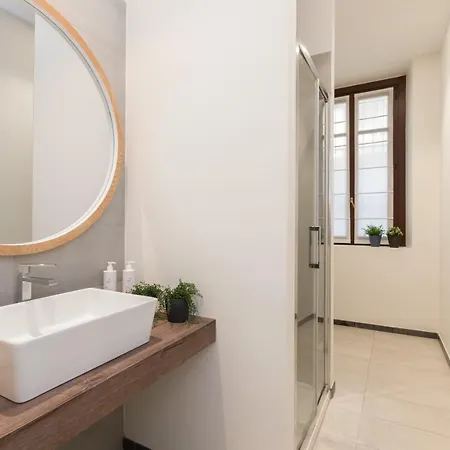 Apartamento All'ombra Del Grattacielo By Wonderful Italy *